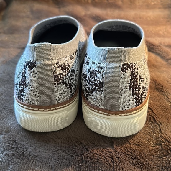 VINCE CAMUTO Keamaua Slip On Sneaker Sz 8 - Picture 4 of 11